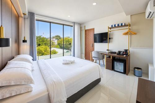 Double Room with Garden View with a large bed, desk and flat-screen TV